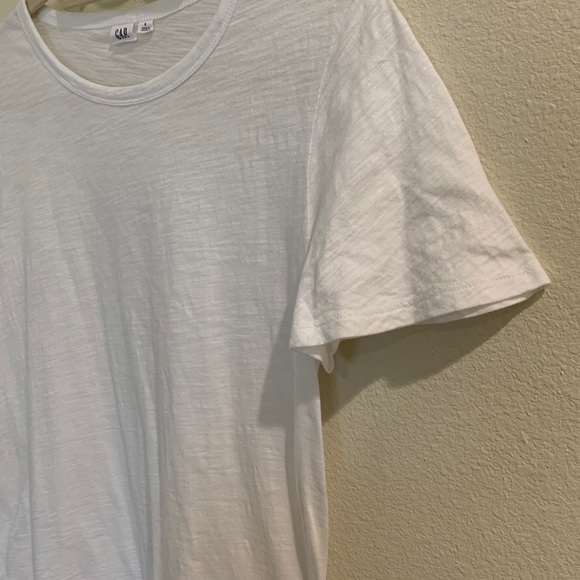 Gap white flutter sleeve top - Picture 2 of 2